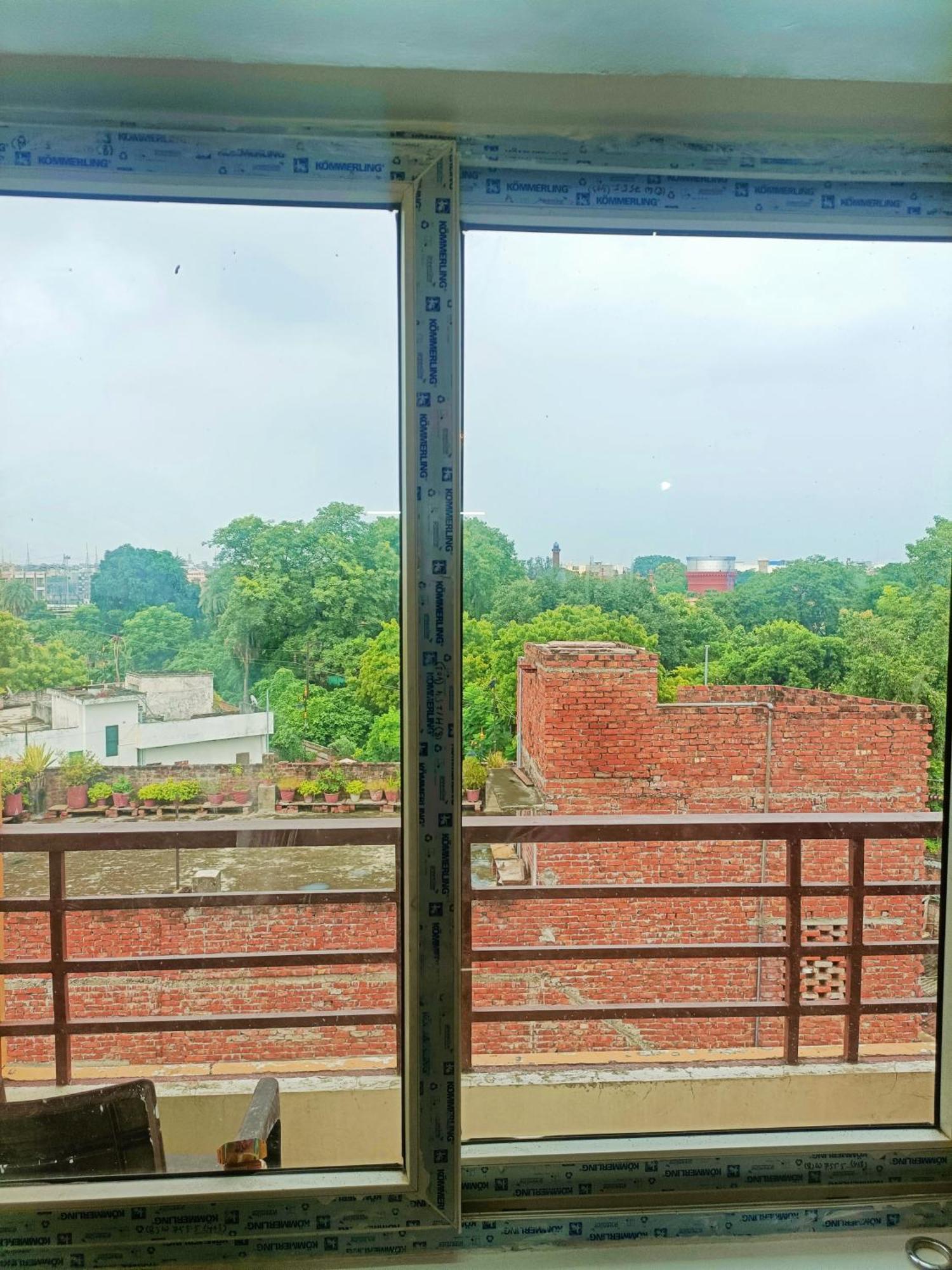 Pretty Garden View Apartment 3Bhk Furnished Flat Near Kashi Vishwanath Temple Varanasi Exterior photo