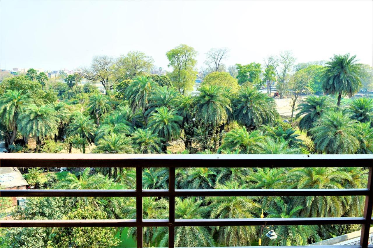 Pretty Garden View Apartment 3Bhk Furnished Flat Near Kashi Vishwanath Temple Varanasi Exterior photo